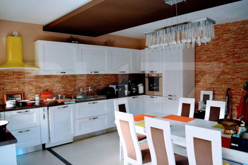 Vila la cheie, teren 6700 mp, sat Nima
