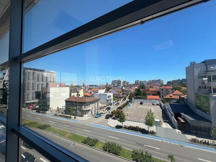 birou  elegant, mobilat,luminos, supraf. vitrata mare, lift , 241 mp, Bd. Mamaia - 16