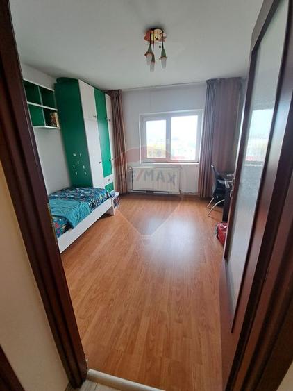 3 camere de închiriat, zona Spitalul Județean