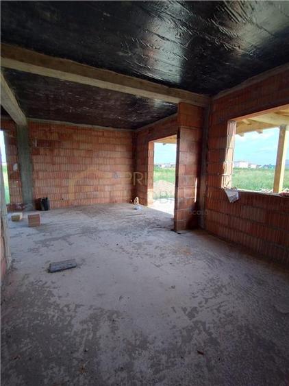 Duplex despartit prin camera tehnica - langa asfalt - compartimentare excelenta