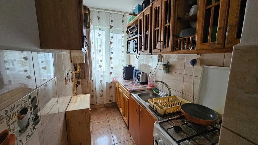 Apartament cu 3 camere, etajul 3/4, zona Alexandru cel Bun