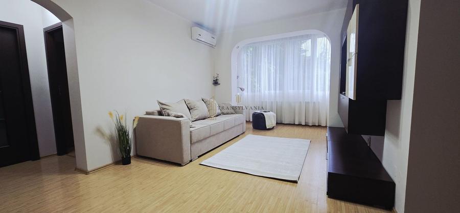 Apartament 3 camere de închiriat – zonă centrală