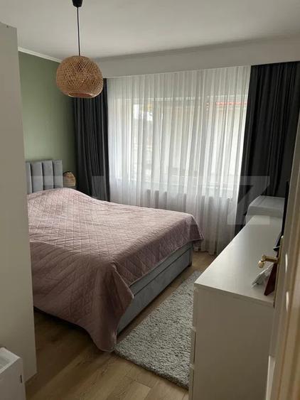 Apartament de vanzare cu 3 camere, 65 mp, garaj, zona Bradet