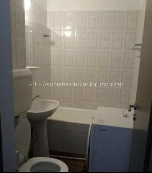 Titan, Lucretiu Patrascanu, langa metrou Costin Georgian, urgent - 5