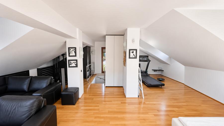 VILA SUPERBA / CURTE PROPRIE VEGETATIE MATURA / COMPLET MOBILATA SI UTILATA