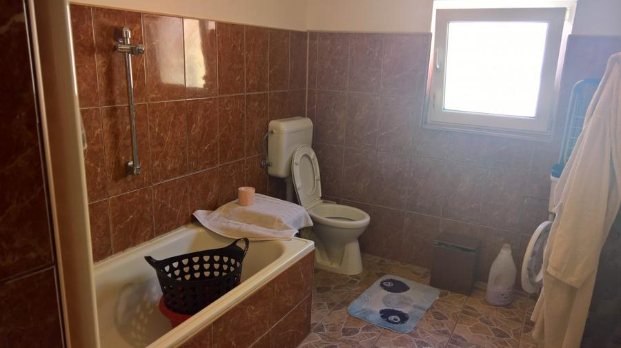 Apartament 3 camere in vila zona Colinei