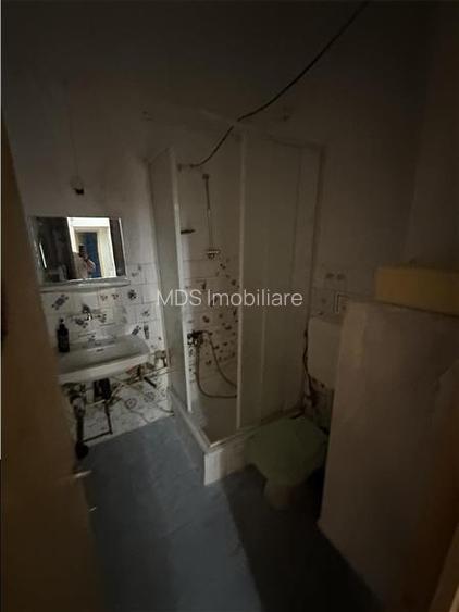 Decomandat cu 2 bai si 2 balcoane la etajul 1 bloc izolat - 8