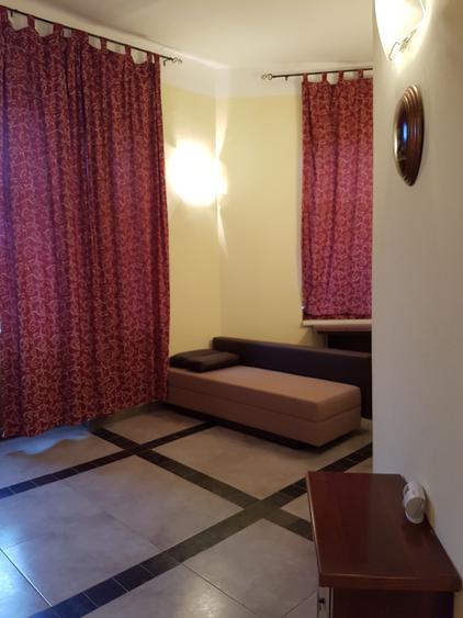 Vand apartament la casa 5 camere central Piata Catedralei