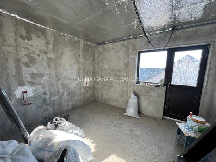 Casa la rosu de vanzare in Lunca Cetatuii - 2