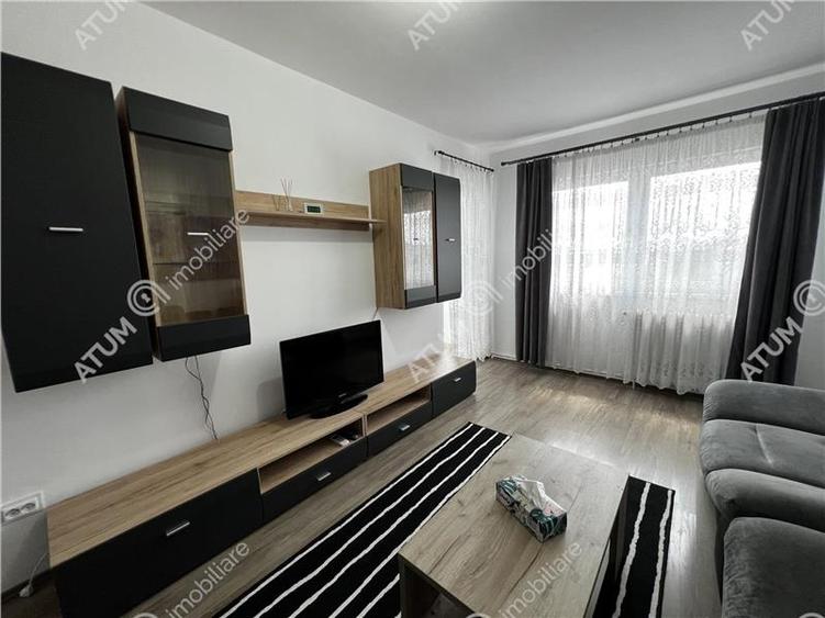 Apartament 3 camere la etaj intermediar si pivnita zona Vasile Aaron