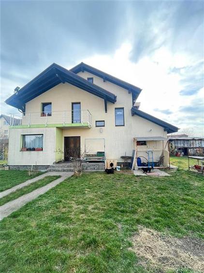 Casa solida, 4 dormitoare, 3 bai, 280 mp construiți, teren 1100 mp – Stupin