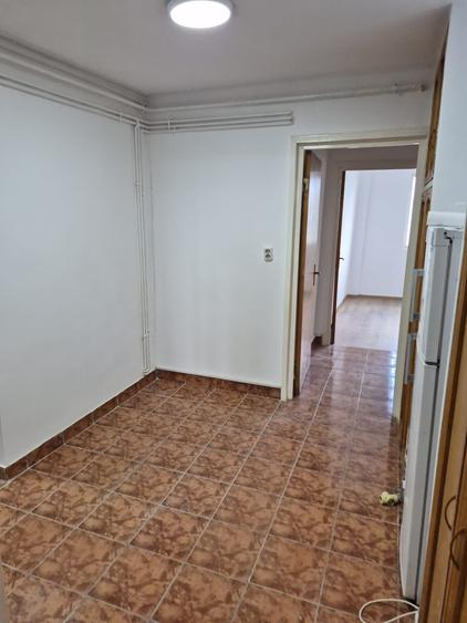 Militari – Piata Veteranilor, 2 camere decomandate, Centrala proprie, Metrou