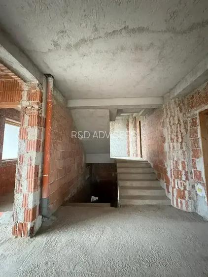 Casa 10 camere Nefinalizata 600 m Utili 2500 m Teren Padure 400 m - 20
