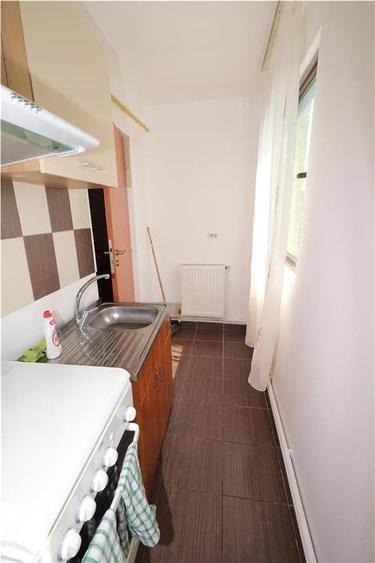Garsoniera de vanzare in zona Penny Obor , etaj 3 (mansarda)