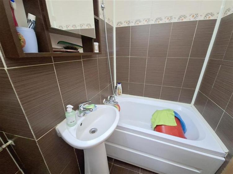 Apartament 3 camere, renovat, mobilat si utilat, zona Cora