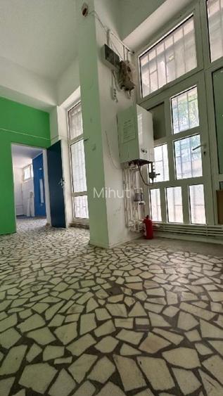 Spatiu comercial stradal cu vad excelent - 80 mp, str.Navelor, zona Faleza-Port - 13