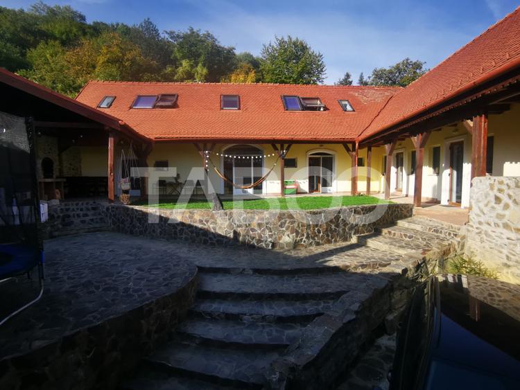 Casa de vanzare pretabila pensiune priveliste superba Fantanele Sibiu