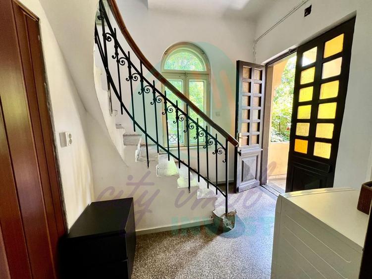 Oportunitate achizitie vila boiereasca 9 camere-Cotroceni- Singura in curte