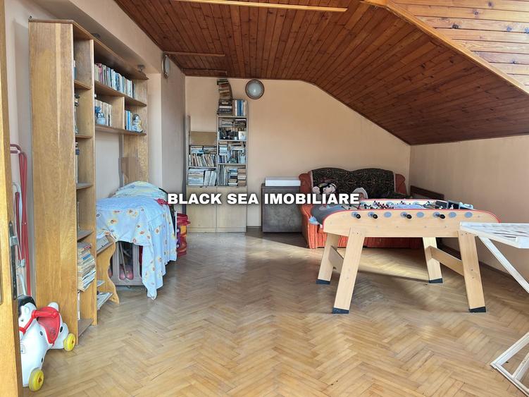 Vila 7 camere D+P+1+M - 2 Garaje - 50m de plaja - Zona centrala