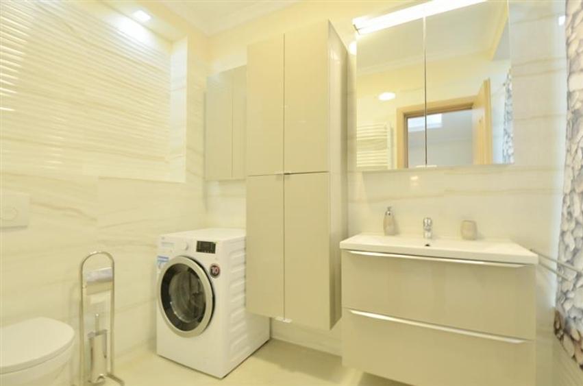 APARTAMENT 4 CAMERE, MOBILAT, CU VEDERE CATRE LACUL TEI
