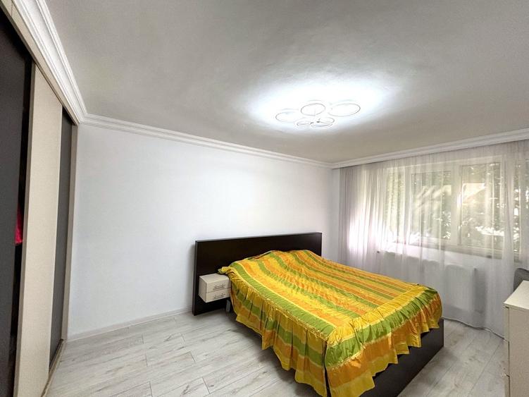 Apartament 3 camere Ozana – etaj 1, parcare inclusă, pet friendly, semi-mobilat