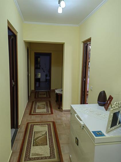 - Apartament 3 camere etaj 2, zona Vidin, renovat 2022