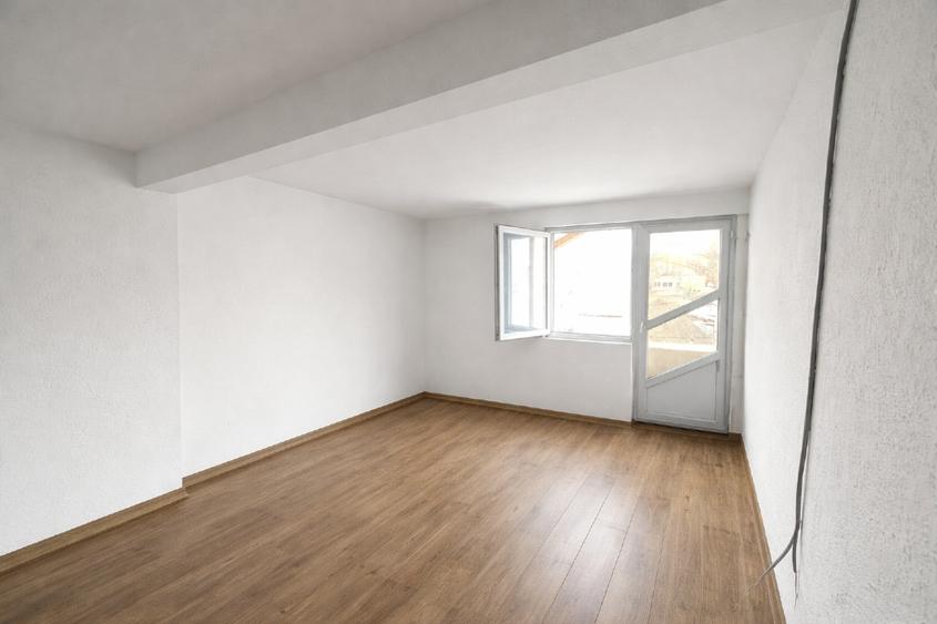 Clădire profesională ~600 mp – structură pe cadre – terasă – curte 250 mp acces