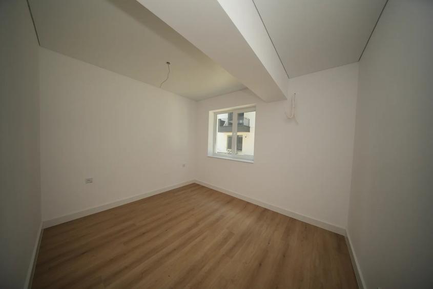 2 CAMERE CU GRADINA DE 30 MP - PIPERA LANGA PADUREA BANEASA