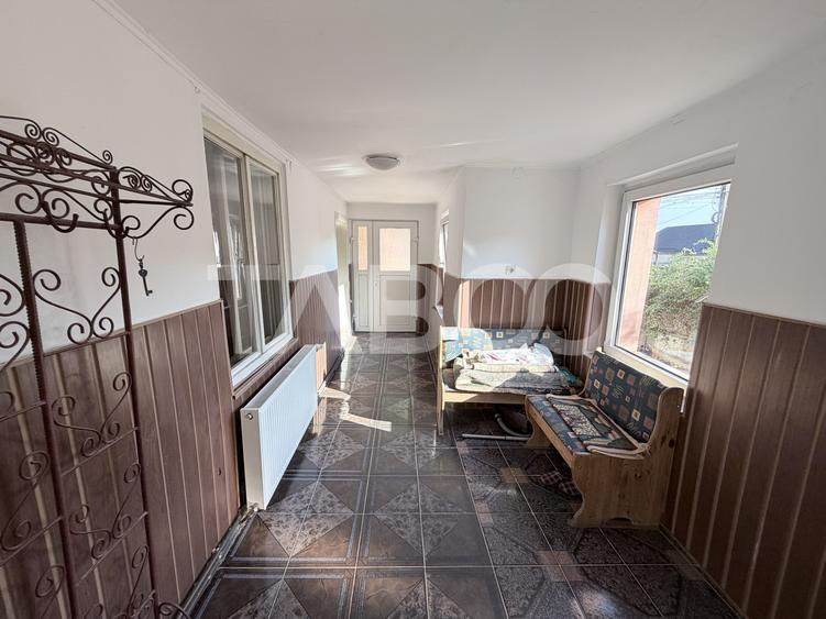 Casa individuala 500 mp teren cu acces auto in curte in Sura Mare