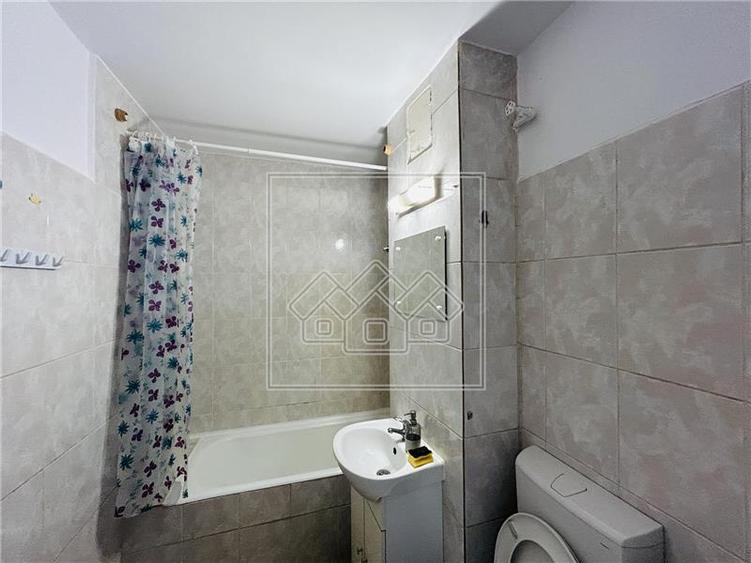 Ap decomandat, 2 camere, balcon, etaj 5/8 - M. Viteazu