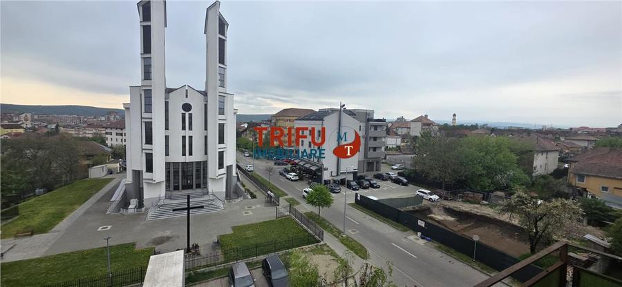 Apartament de vanzare cu 3 camere, 2 balcoane si 2 bai