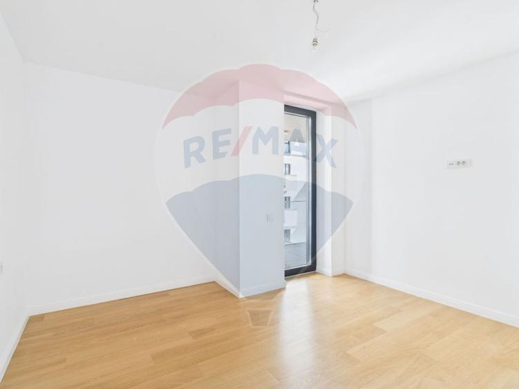 Apartament 3 camere de vanzare