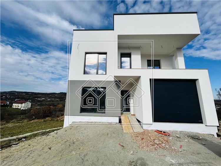 Casa cu teren 561 mp, predare la alb, in Cisnadie