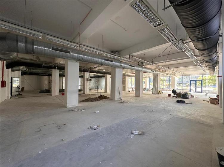 Spatii comerciale vitrate parter, centru Iasi, de la 440mp la 880mp