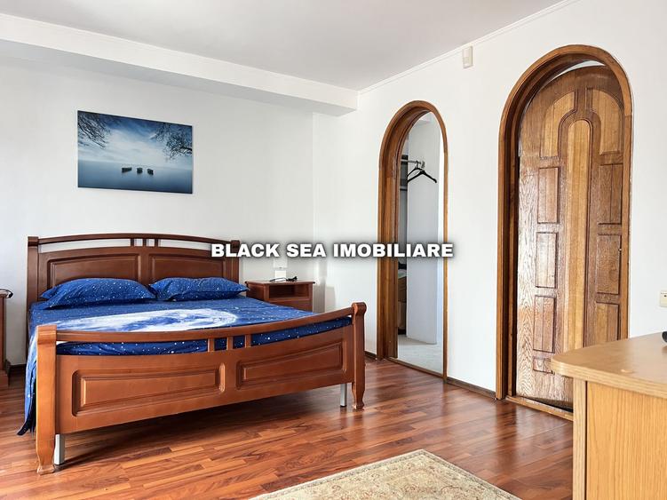 Vila 7 camere D+P+1+M - 2 Garaje - 50m de plaja - Zona centrala