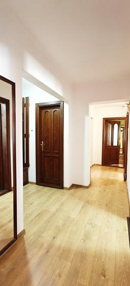 COMISION 0% Apart mobilat 3 camere decomandate/2 băi/balcon/pivniță/Siretului