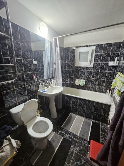 Apartament 3 camere, 2 balcoane, cartier Plopilor!