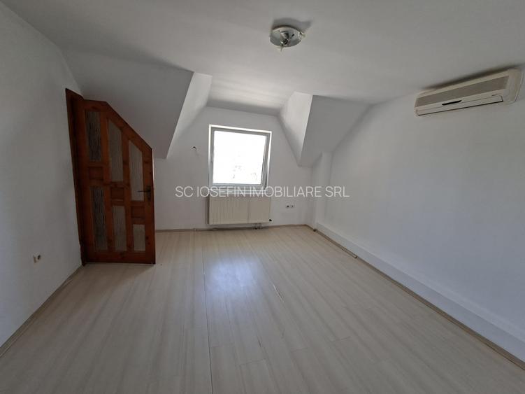 Dumbravita la intrare,  pentru locuit sau afacere - 9