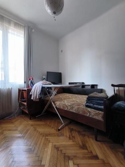 Apartament cu 3 camere semidecomandat în Armeneasca