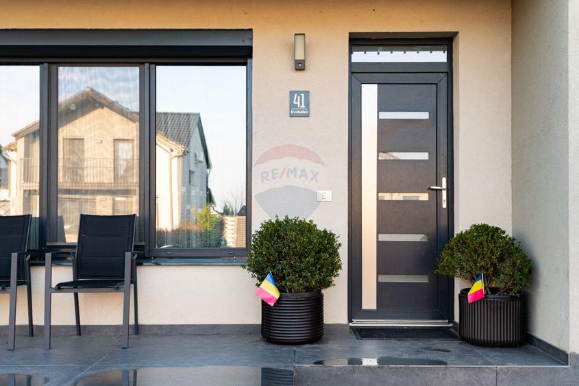 Casă moderna la cheie, cu teren 336 mp de vânzare în Westfileld Arad
