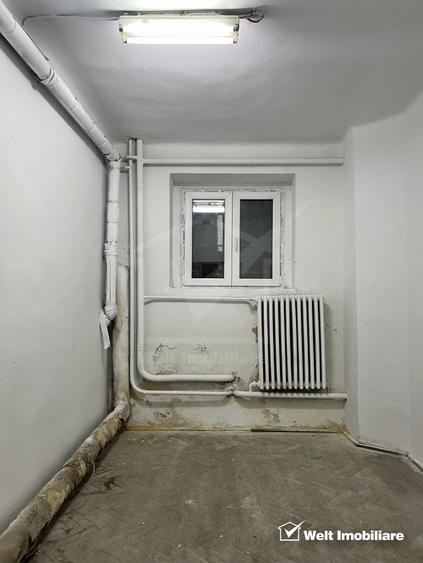 Spatiu comercial cu geamuri la str. Horea, partial demisol