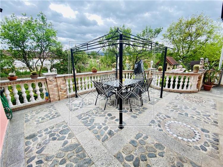 Vila individuala in Avrig - confort lux - 7 camere, 4 bai, 2 balcoane - 22