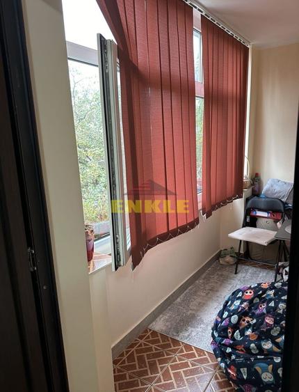 De vanzare apartament cu 3 camere, zona Mall.
