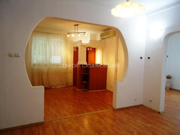 Calarasilor- Piata Muncii, vila 8 camere singur curte si teren 197 mp - 12