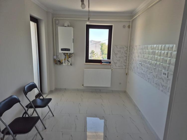 Spre vânzare apartament spatios, cu 2 camere, decomandat, bloc nou, etajul 2