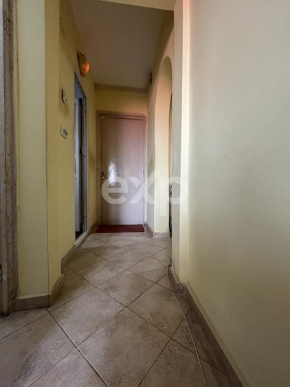 Apartament 3 camere dec 2 băi etajul 3 central Gaesti
