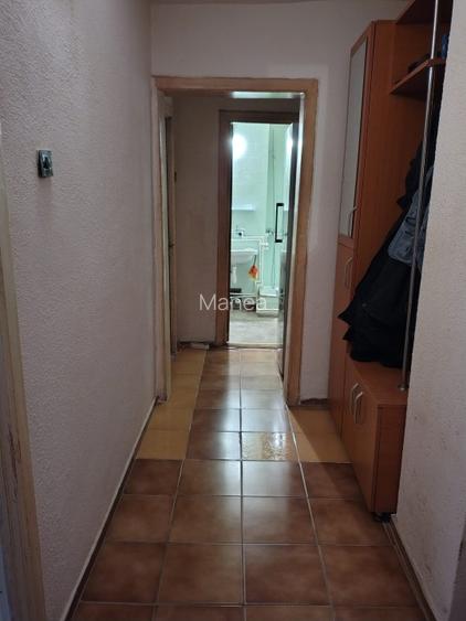 Vând apartament 4 camere decomandat confort 1 etaj 1  - 9
