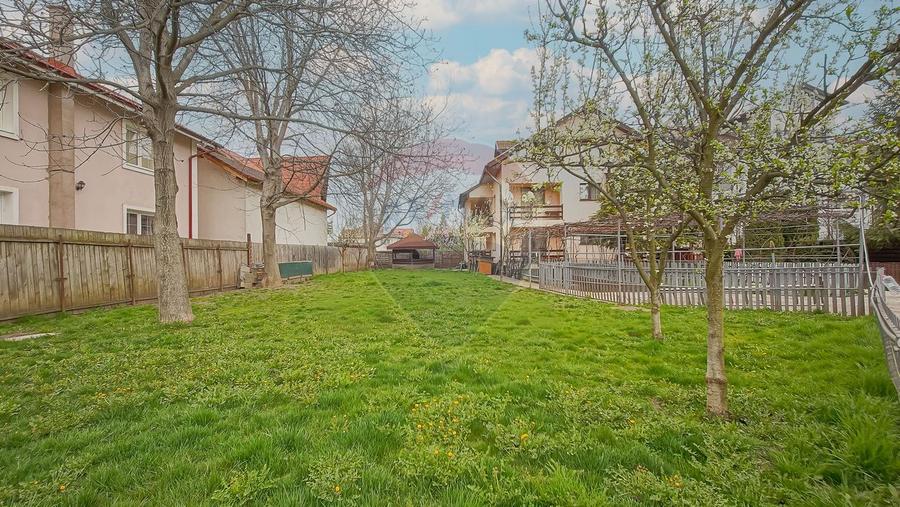 Vilă cu Teren Generos - Tractorul, Potrivită pentru Locuit sau Afacere