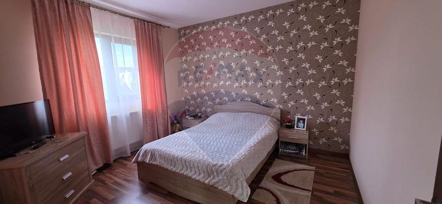 Casa 6 camere de vanzare Darza - Crevedia 260 mp utili 735 mp teren
