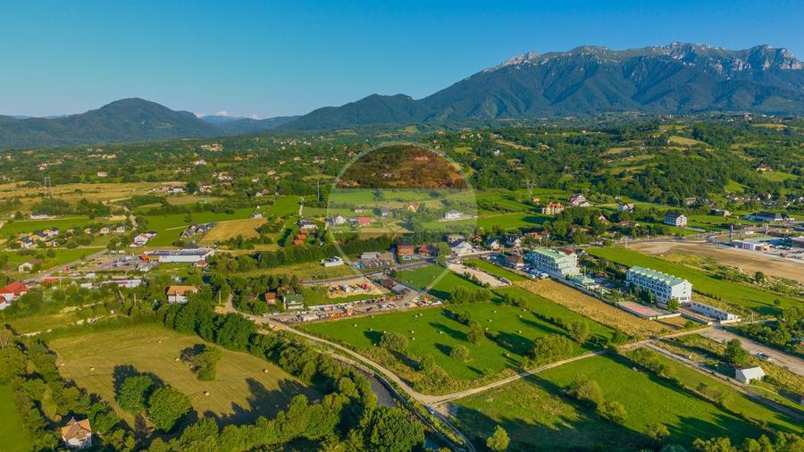 Teren intravilan 7.660 mp lângă Bran, panoramă 360°, comision 0%